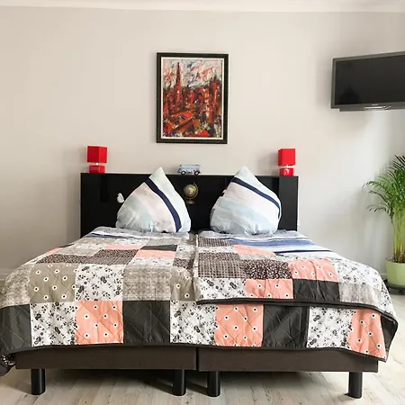 Appartement Citywohnung Mit Gartenzugang *